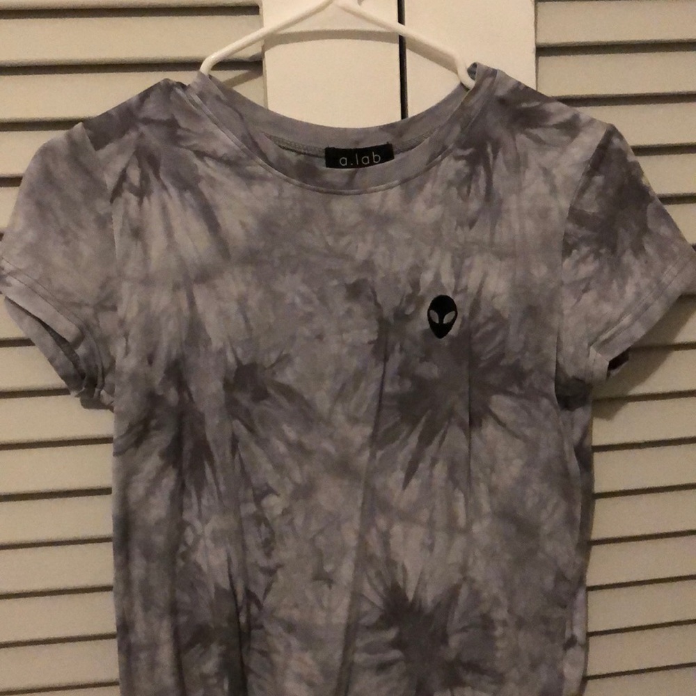 tie-dye alien tee